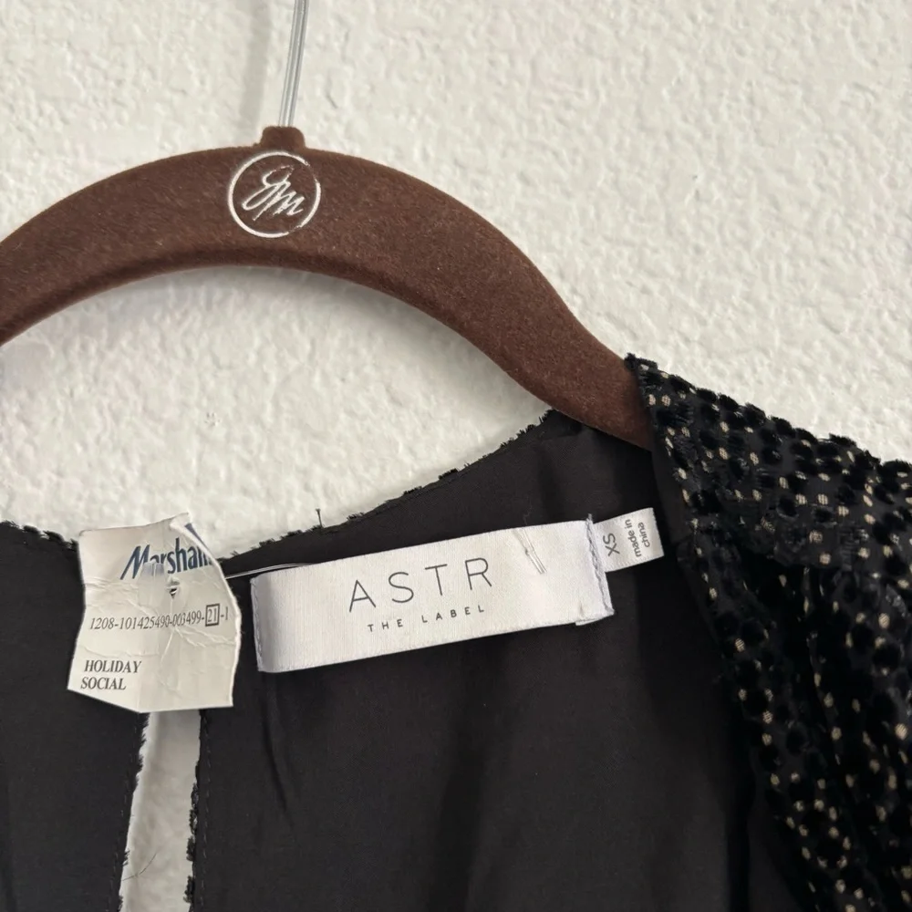 NWT ASTR The Label Women's Size XS Black Velvet Dot Florence Puff Sleeve Top